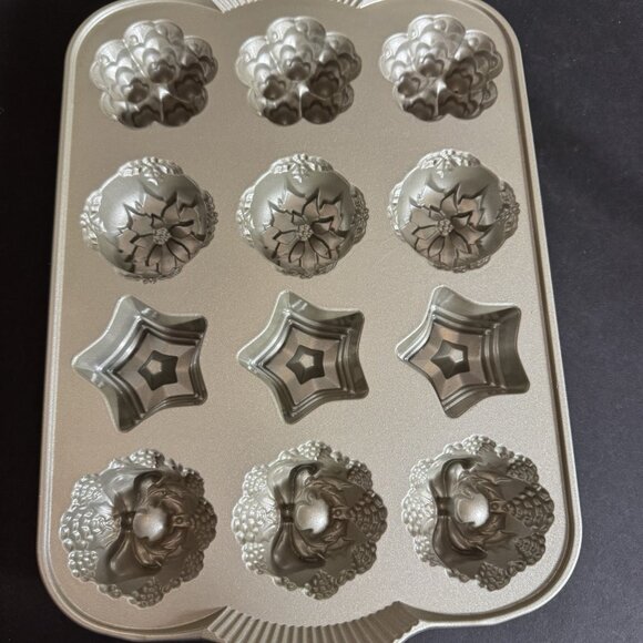 Nordic Ware Holiday Mini Muffin Pan 4 Different patterns star, wreath, Trees - Picture 13 of 16
